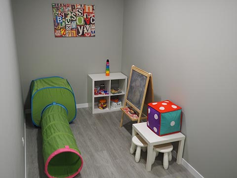 Sala de juegos psicólogo y logopeda infantil